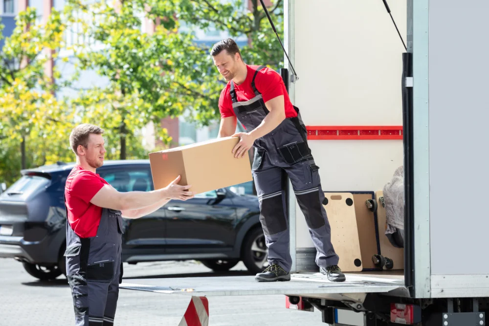 Experienced long distance moving team